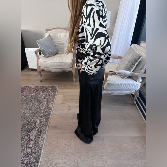Caroline Constas Black & White Retro Top & Black Pants Set - Picture 9 of 11
